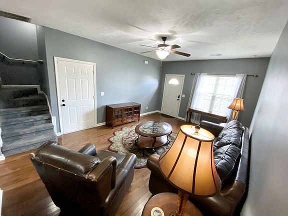 3rd image of 909 Spence Enclave Ct