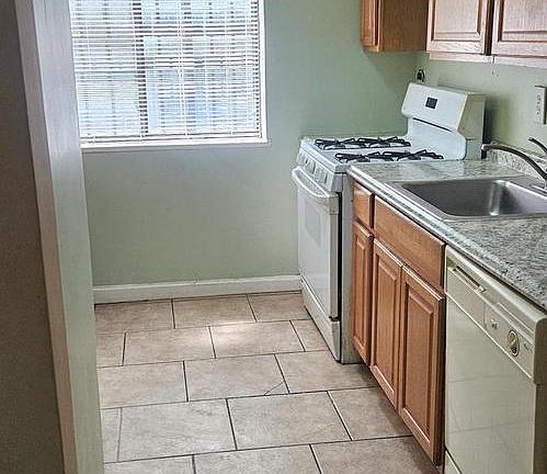 2nd image of 4729 1st St SW APT 101