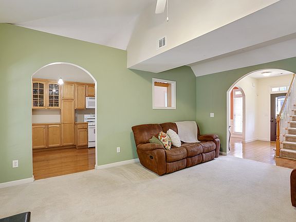 5th image of 572 Wisteria Dr