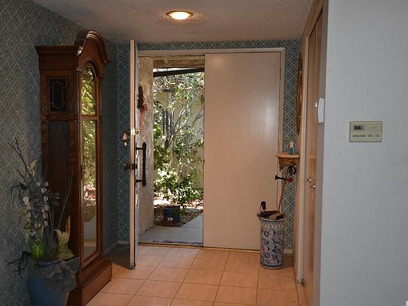 2nd image of 11432 Alberni Ave