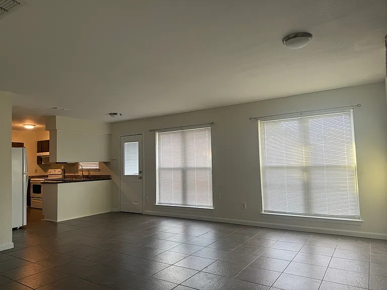 2110 Lee St #A — Photo 3