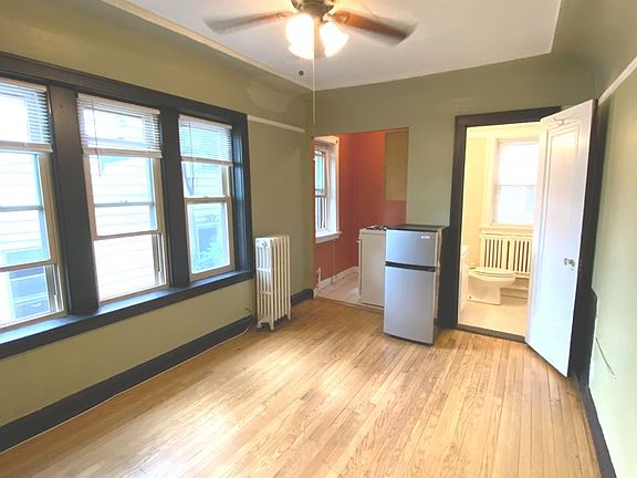 2nd image of 1527 N Marshall St #25