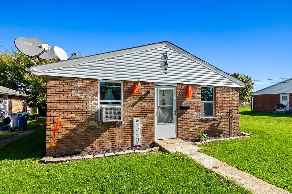 324 Elizabeth St photo 1