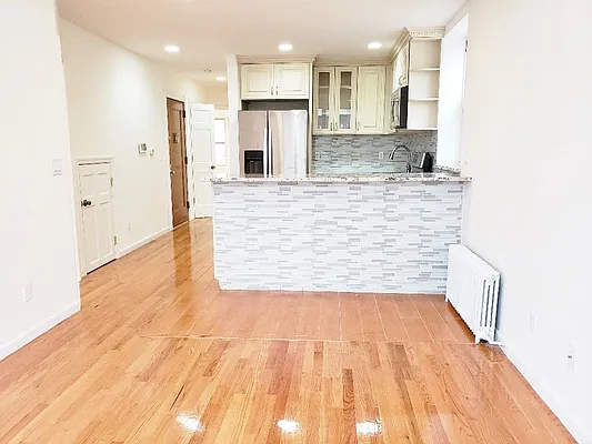 Rented by Azure Realty NY LLC | media 54