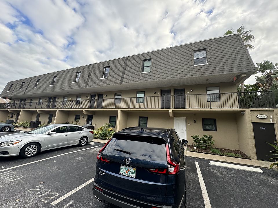 1st image of 1010 Pine Tree Dr Unit 201-1