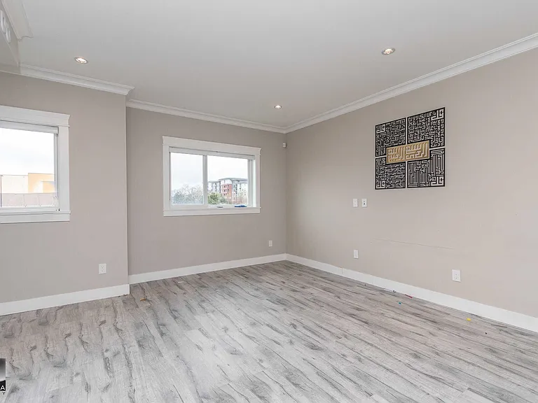 9560 Alexandra Rd #8 — Photo 4
