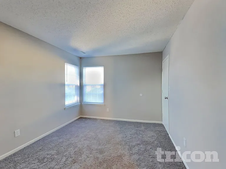 7114 Mars Dr — Photo 11