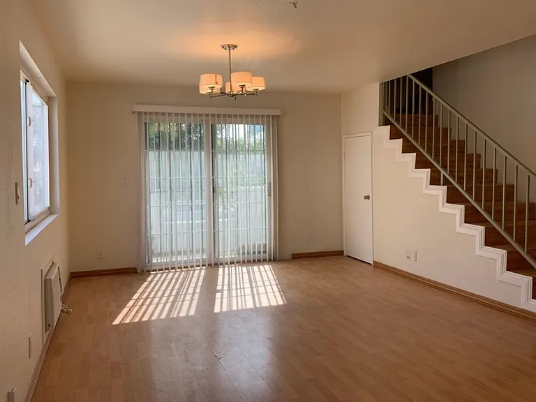 2251 Crenshaw Blvd Residences — Photo 1