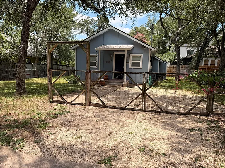 1182 Pandora St — Photo 17