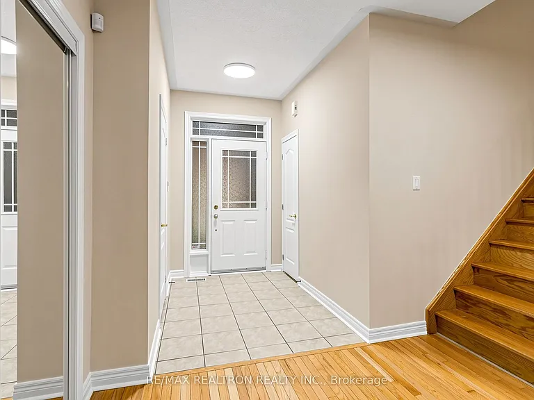 142 Mistywood Cres W — Photo 4