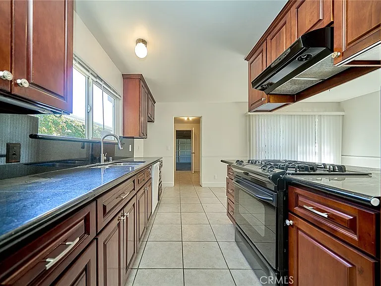 27916 Alvarez Dr — Photo 11