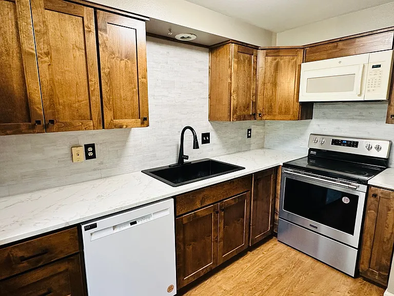 605 SE 121st Avenue Arzhanov #5 — Photo 9