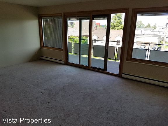 2nd image of 215 10th Ave SE APT 2