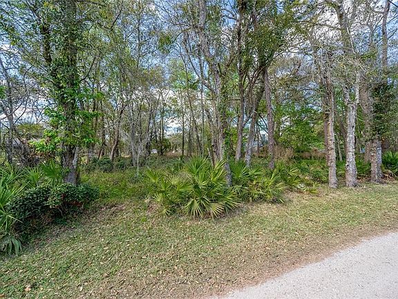 5th image of 18827 Carr Dr
