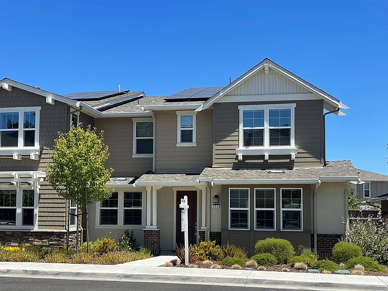 777 Country Club Dr — Photo 1