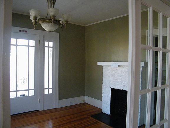 4th image of 212 Whitsett St