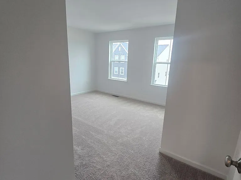 6 Meredith Way — Photo 15
