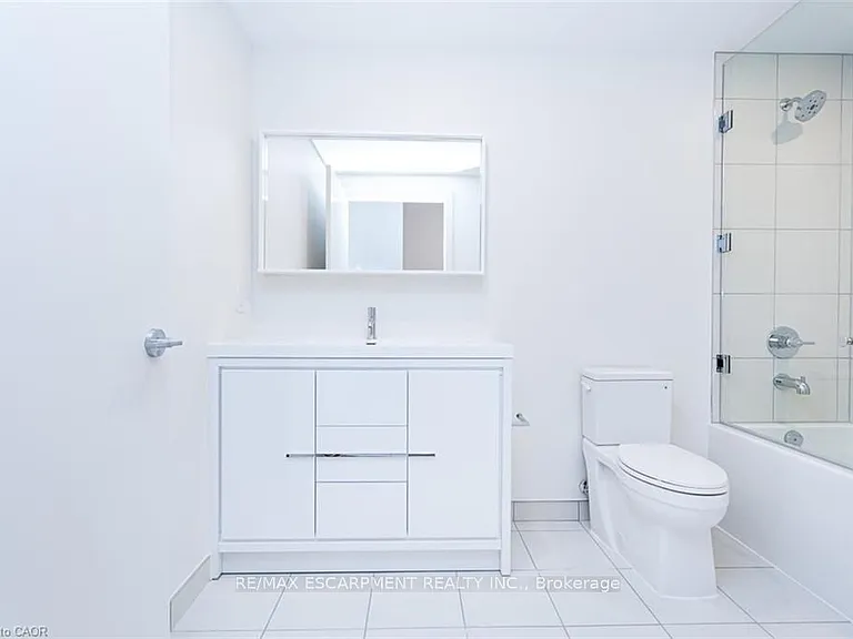 212 King William St E #1019 — Photo 24