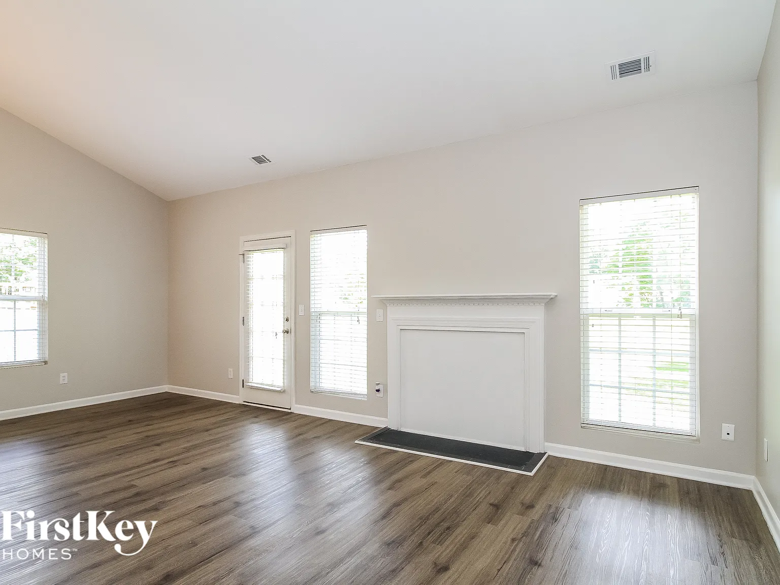 3 bed, 2.0 bath, 1406 sqft, $1,860 — Photo 4