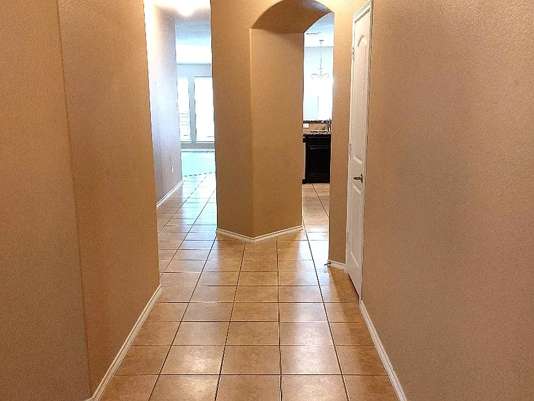 Beautiful Tiled Entry Way with a welcoming Archway.