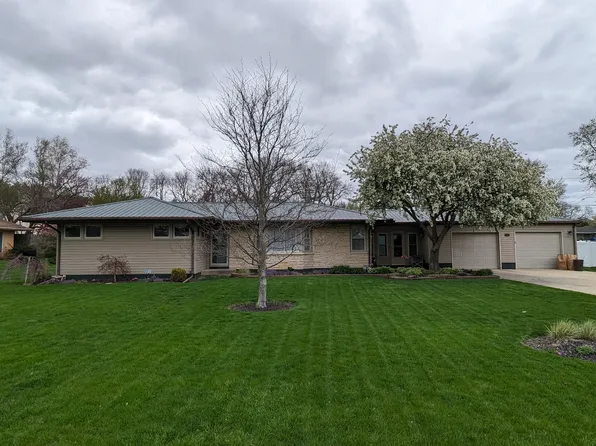 1303 Douglas Ter, Dixon, IL 61021