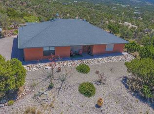10 Ocotillo Trl, La Luz, NM 88337