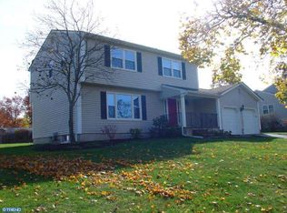 11 Rochelle Dr, Kendall Park, NJ 08824