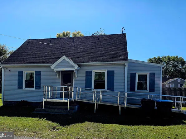 105 E 3rd St, Blades, DE 19973