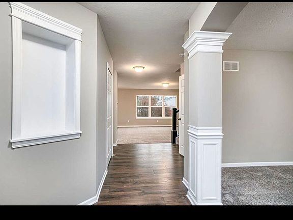 3rd image of 6233 Lakewood Ave