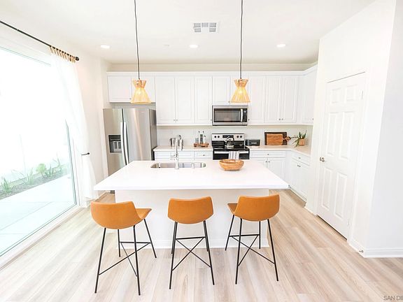 4th image of 2615 Babaco St