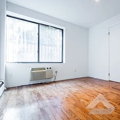 Rented by EXR | media 17