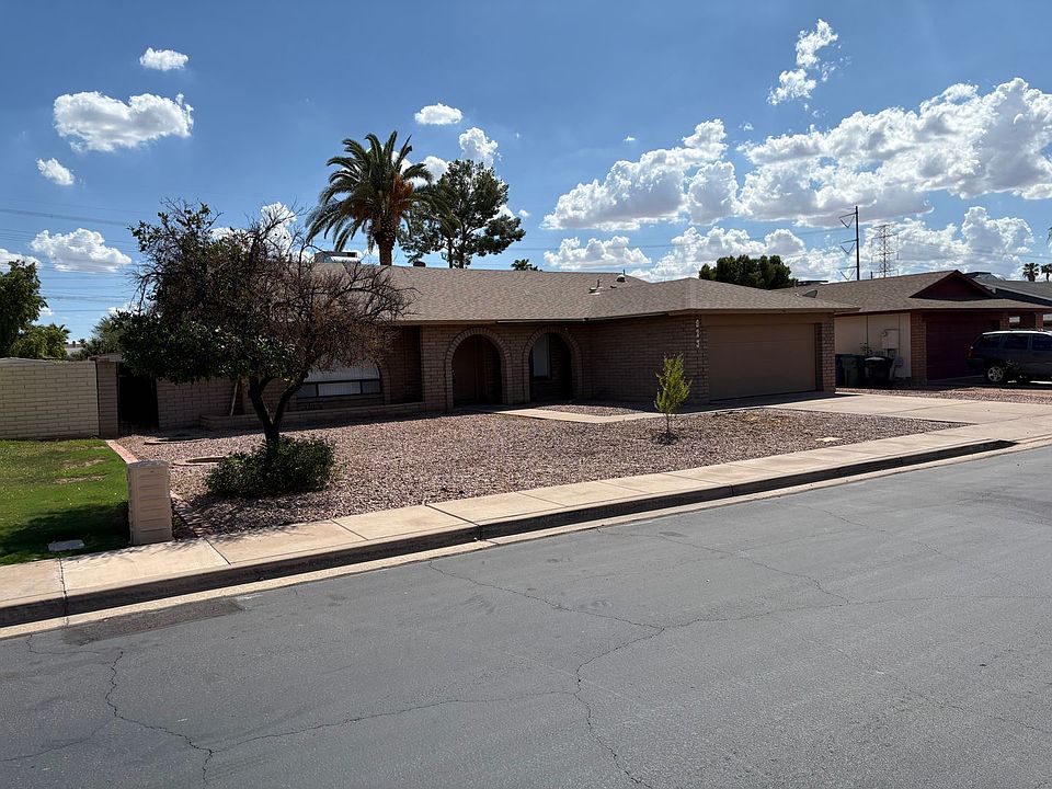 1st image of 923 W Posada Ave