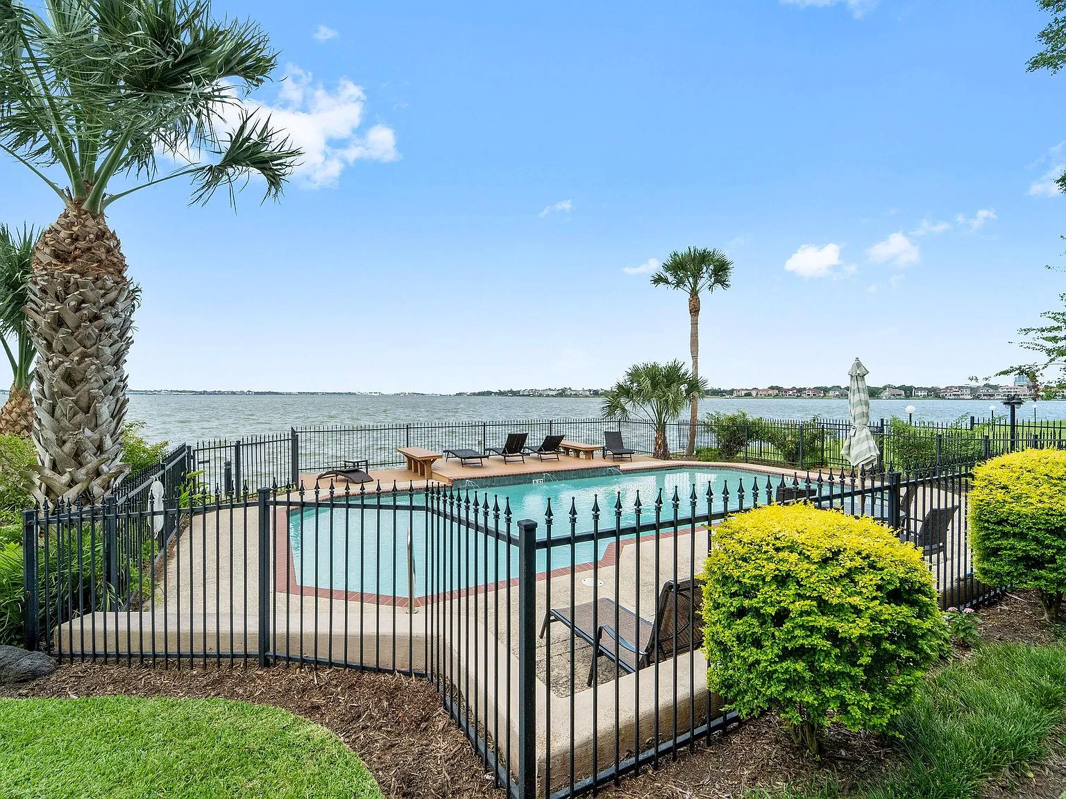 4 bed, 3.0 bath, 3387 sqft, $3,500 — Photo 3