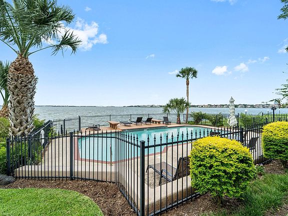4th image of 309 Lakeside Ln