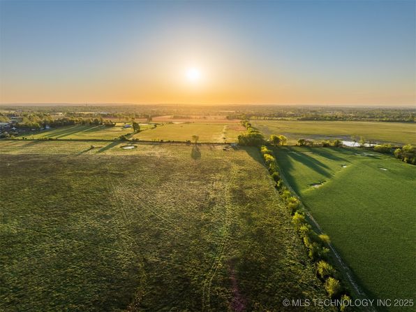 9 S 260th Rd, Wagoner, OK 74467