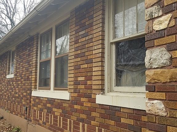 2nd image of 609 E Frank Ave