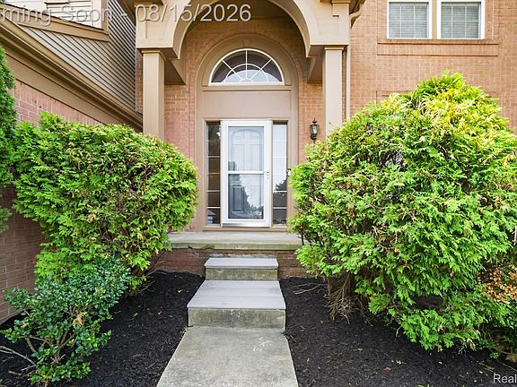 4th image of 4433 Brighton Dr