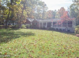 121 Lake Dr, Sterling, VA 20164