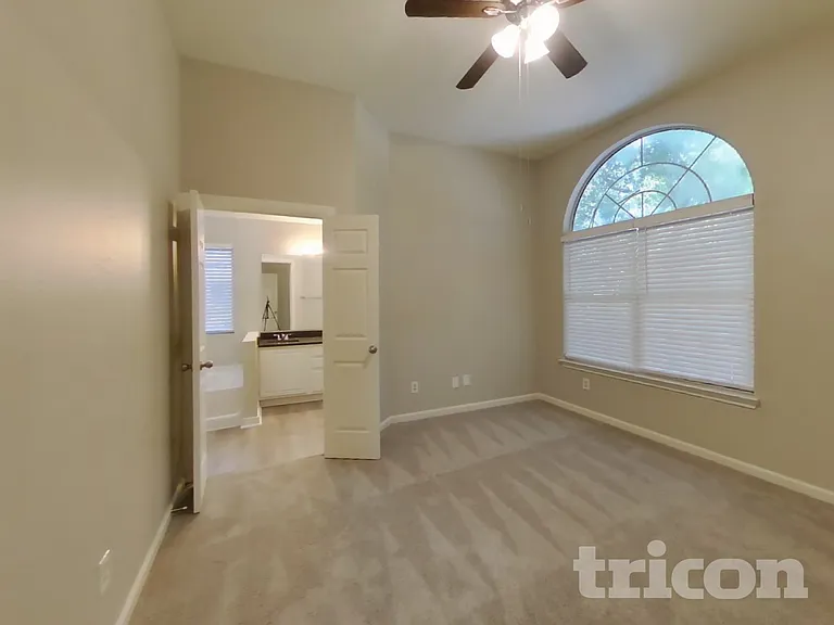 419 Windhurst Dr — Photo 9