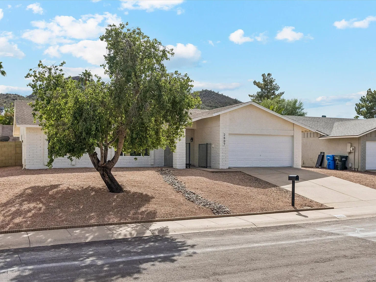 3 bed, 1905 sqft, $2,850 — Photo 3
