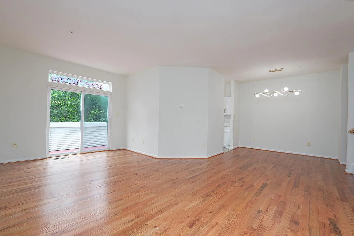 3 bed, 2.5 bath, 1424 sqft, $2,499 — Photo 4