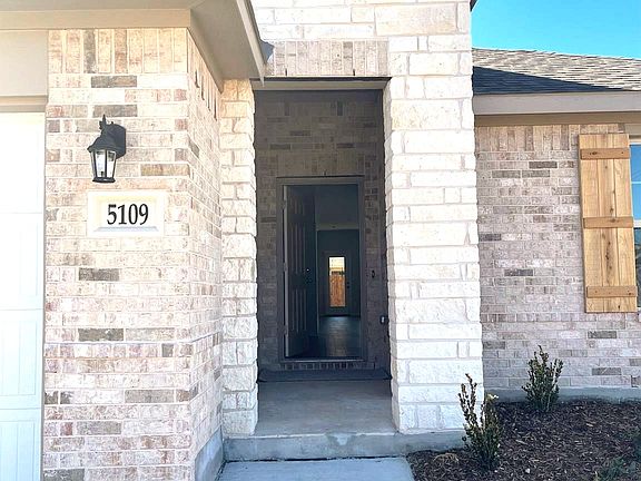 2nd image of 5109 Woodglen Dr