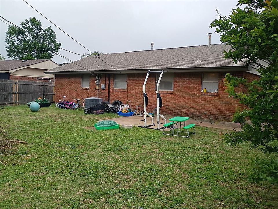 2nd image of 1601 SW 77th Ter