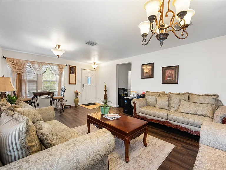 1315 Foster St — Photo 5