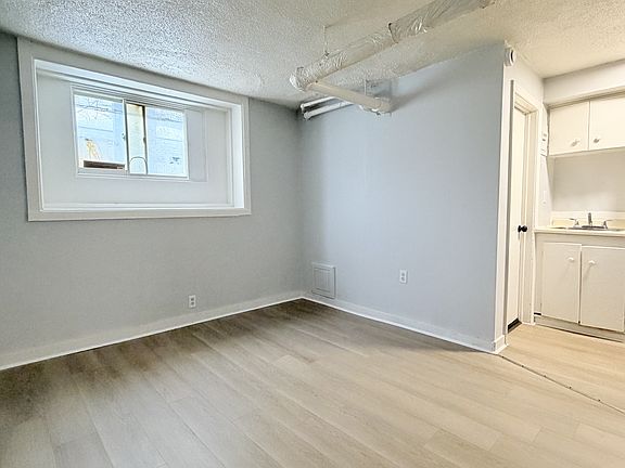 5th image of 1441 Wyandotte St E #17