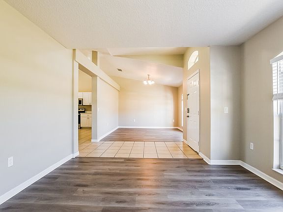 5th image of 1571 E Merrick Dr