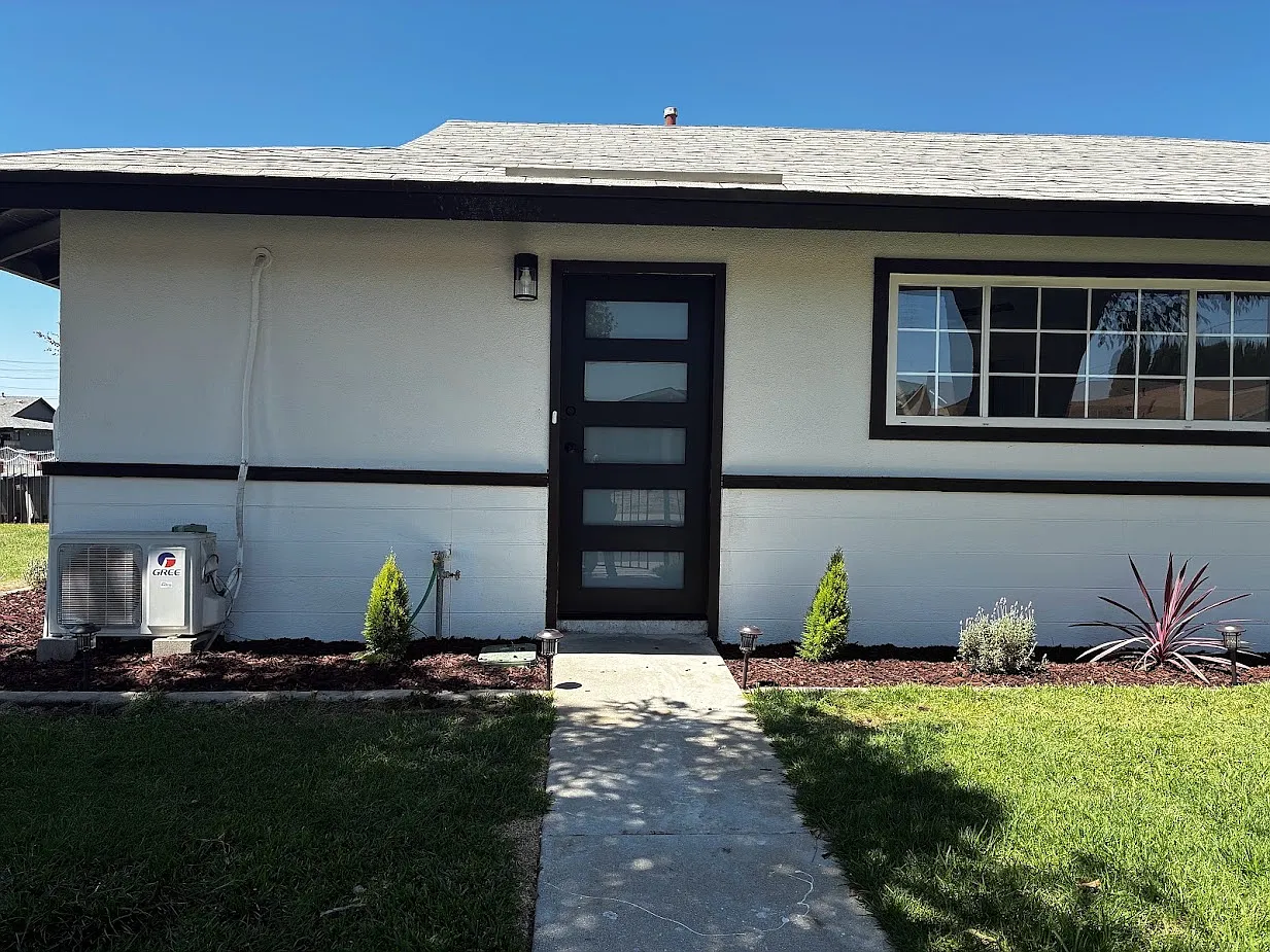 2 bed, 920 sqft, $2,800 — Photo 2