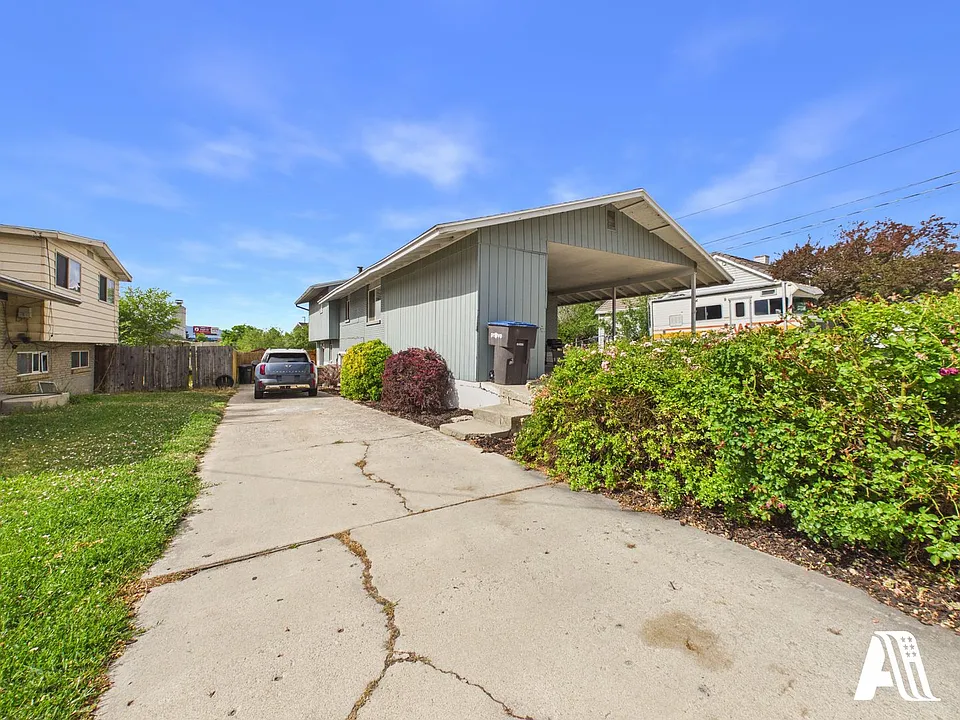 967 W Duplex