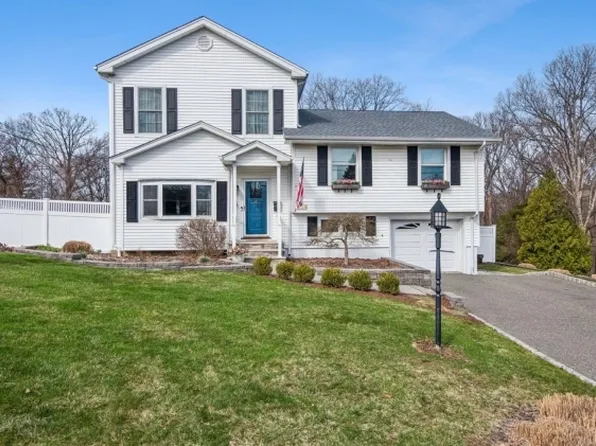 12 White Birch Ter, Kinnelon Boro, NJ 07405