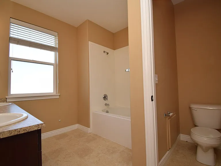 913 W Delorean Ln — Photo 11